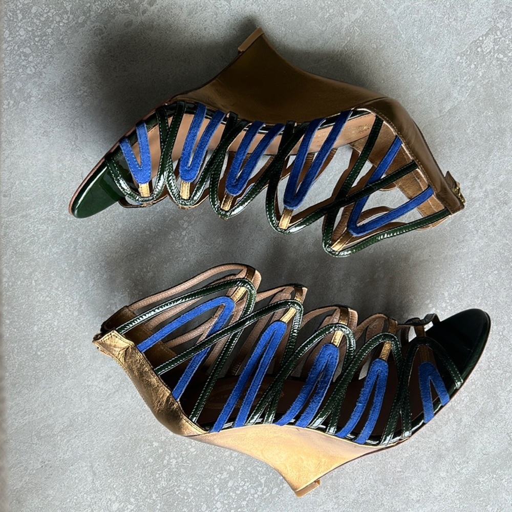 ELIE TAHARI WEDGES SANDALS SHOES SIZE 39 DISPLAY ITEM